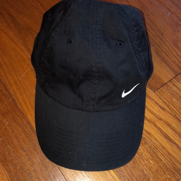 Nike Accessories - Women’s Nike cap
